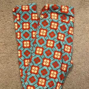 LuLaRoe leggings super soft- vibrant colors worn once